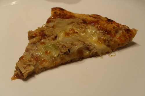 Pizza Tonno (mein 1. Stück)