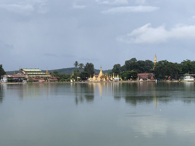 Pindaya con Bagan en el horizonte - Myanmar, Camboya y Laos: la ruta de los mil templos (14)