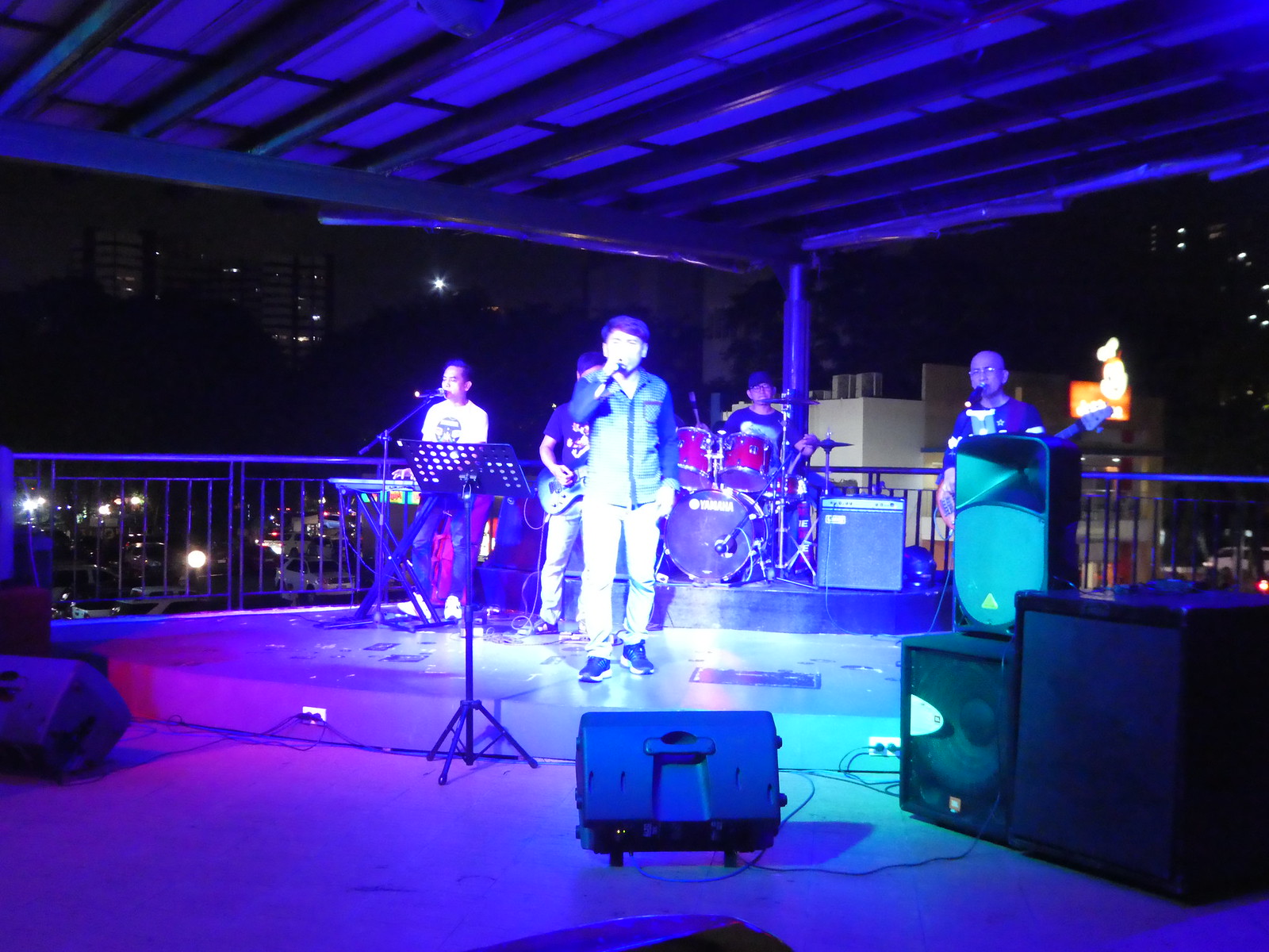 Live music in a rooftop bar, Manila 