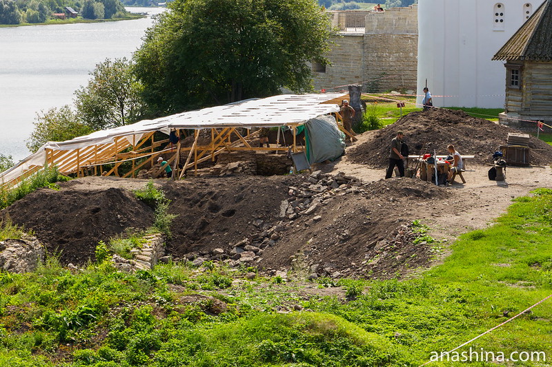 Археологические раскопки на территории Староладожской крепости