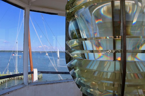 stmichaels maryland chesapeake bay maritime museum hooperstraight lighthouse light fresnel lens
