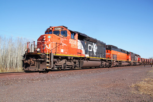train railroad railway railfan canadiannational cn emd sd402w locomotive