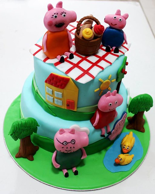 Peppa Pig & Family Cake by Mev Bakes