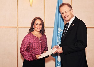 NEW PERMANENT REPRESENTATIVE OF COLOMBIA PRESENTS CREDENTIALS TO THE DIRECTOR-GENERAL OF THE UNITED NATIONS OFFICE AT GENEVA