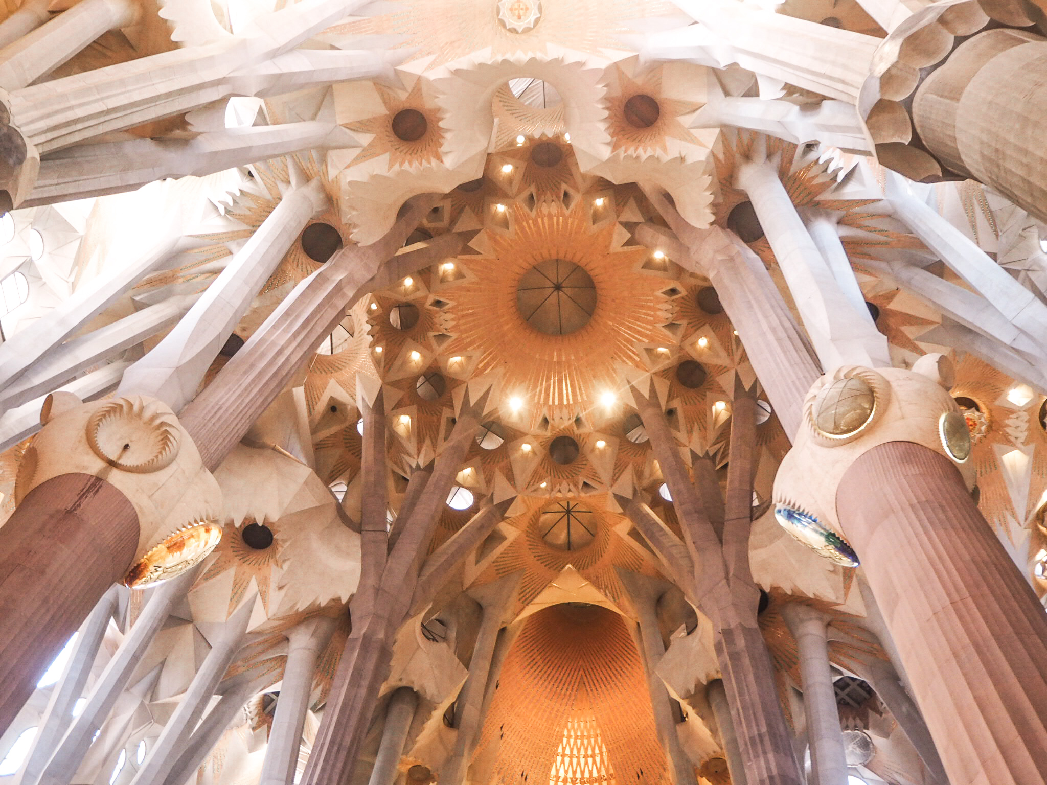 Sagrada Familia sisältä