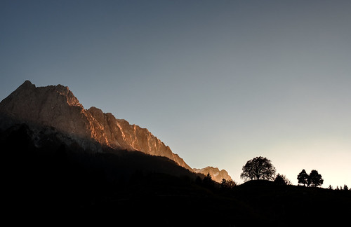 wetterstein zugspitze waxenstein silhouette tree mountain sunset fujifilmxt2 fujinon23f14