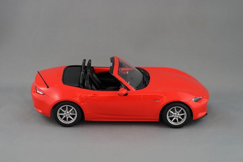 Mazda MX-5 ND - bright red 44902917531_6d3ebf9304