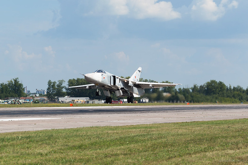 Sukhoi_Su-24M_RF-92017_47white_Russia-Airforce_147_D801379