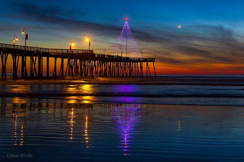 christmastree pismobeach sunset pier pismopier reflections clouds moon crescentmoon seascape ocean pacificocean beach christmas christmaslights saturn star mimiditchie mimiditchiephotography getty gettyimages