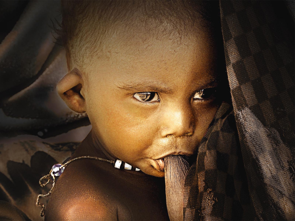 RE10 RE06 Lui2m2 (Etiopia) - Exprimiendo la leche materna - Tomada en Territorio Afar el 11-01-16