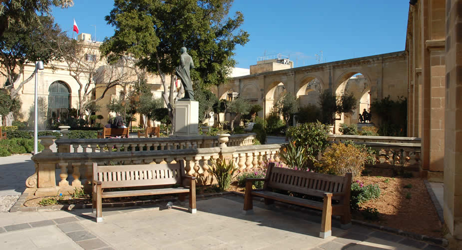 Must-see in Valletta: Upper Barrakka Gardens | Mooistestedentrips.nl