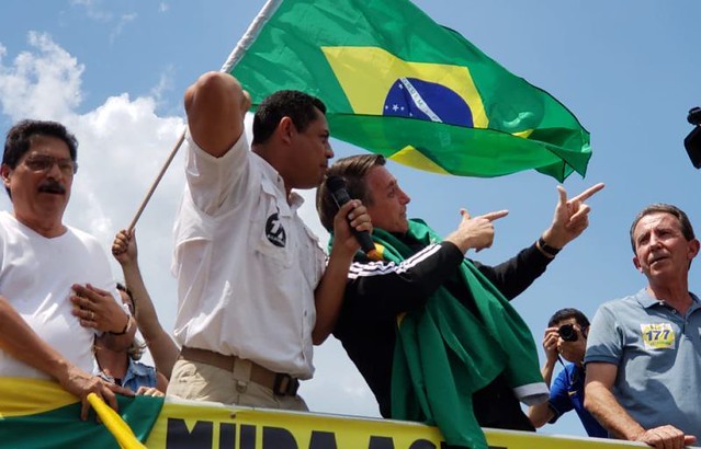 Bolsonaro fez do "gesto da arma" uma das marcas de sua campanha eleitoral - Créditos: Foto: Campanha PSL