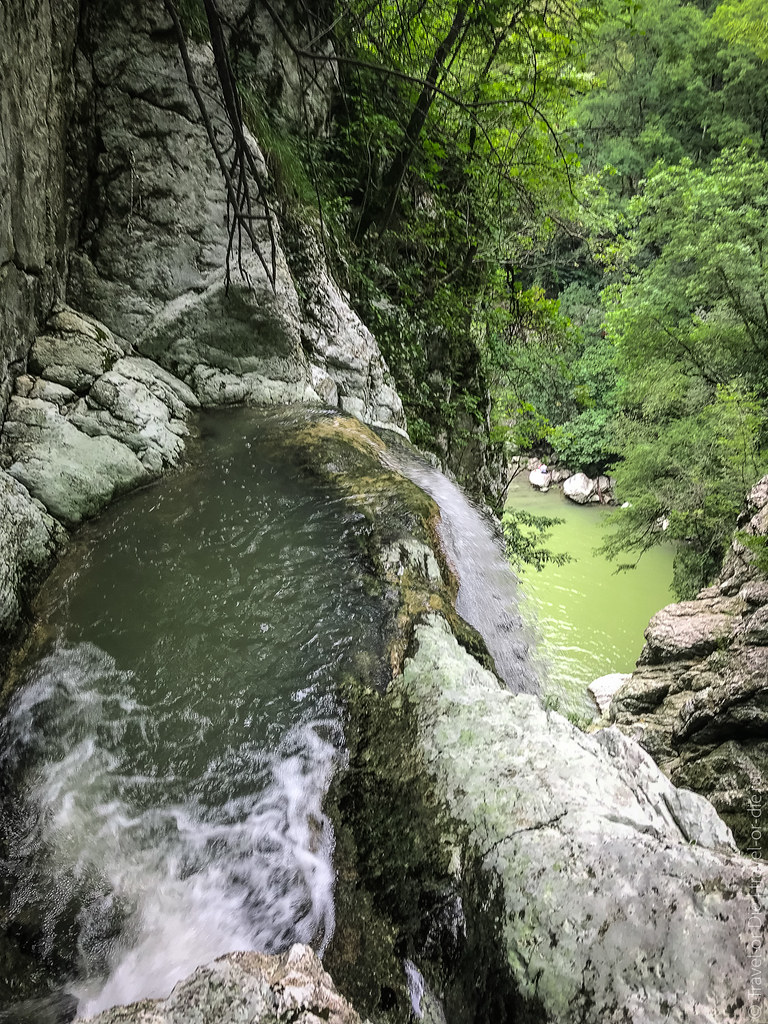 sochi-agura-waterfalls-iphone-6224