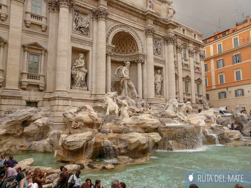 Ver la Fontana di Trevi - consejos para viajar barato a Roma.