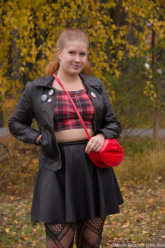 Lip_bag_leatherskirt_outfit-9