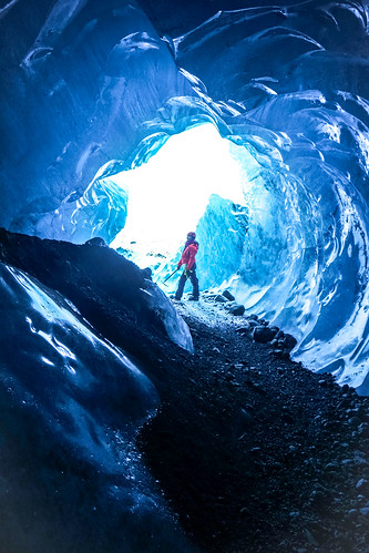 Falljökull Ice Cave - Glacier Lagoon 2 Day Tour. Photographer Scott Drummond 