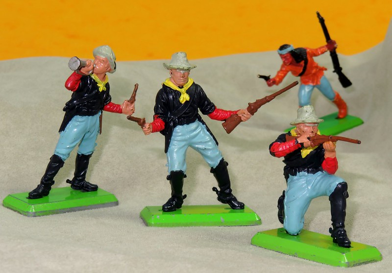 Toy soldiers, cowboys, indians, space men etc - Page 3 45156581094_cd8a7bf980_c