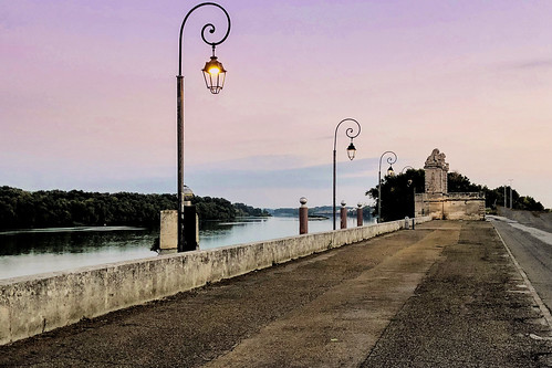 arles provence sunrise docks road pinksky old rhone water river mood fog quiet peaceful viewpoint outdoors architecture morning tourism travel iphone ancient history cloud soft morningrun peer stone landscape