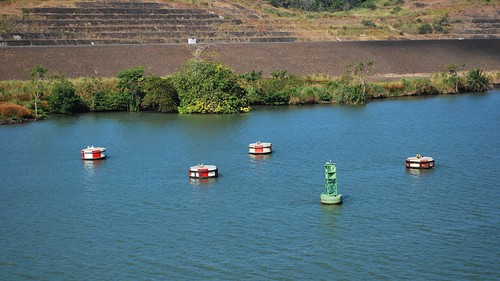 mirafloreslake panamacanal buoys