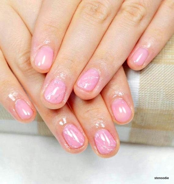  pink marble nails from Lulu Studio