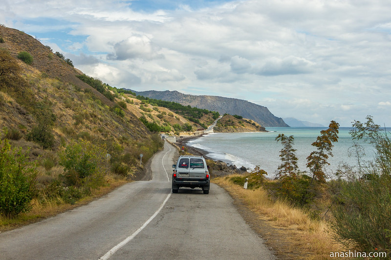 Дорога вдоль берега, Крым