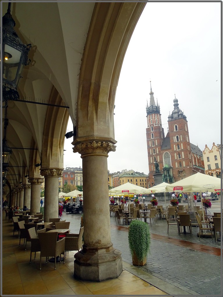 7 días en Polonia: Cracovia-Auschwitz-Tatras y Zakopane-Minas de Sal-Río Dunajec - Blogs de Polonia - Planty-Centro Histórico(Plaza del Mercado-Basílica de Sta. María-Lonja de Paños) (14)
