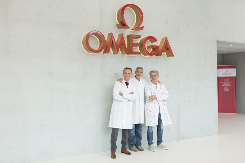 ジョージ・クルーニー、スイスのオメガ最新工房を訪問！
