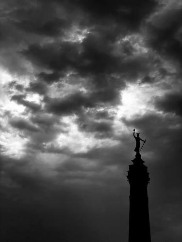 indiana state soldiers sailors monument indianapolis apple statue iphone 8 plus phone cell wireless clouds cloudy mood military raw
