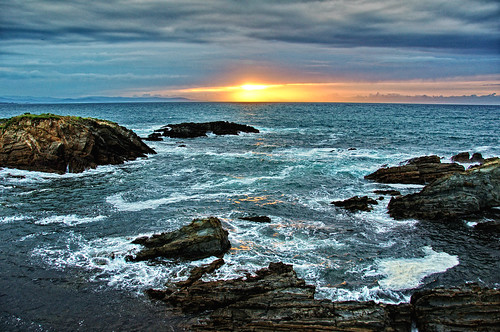 costa asturias españa tapiadecasariego puestadesol tormenta nublado oleaje mar cantábrico
