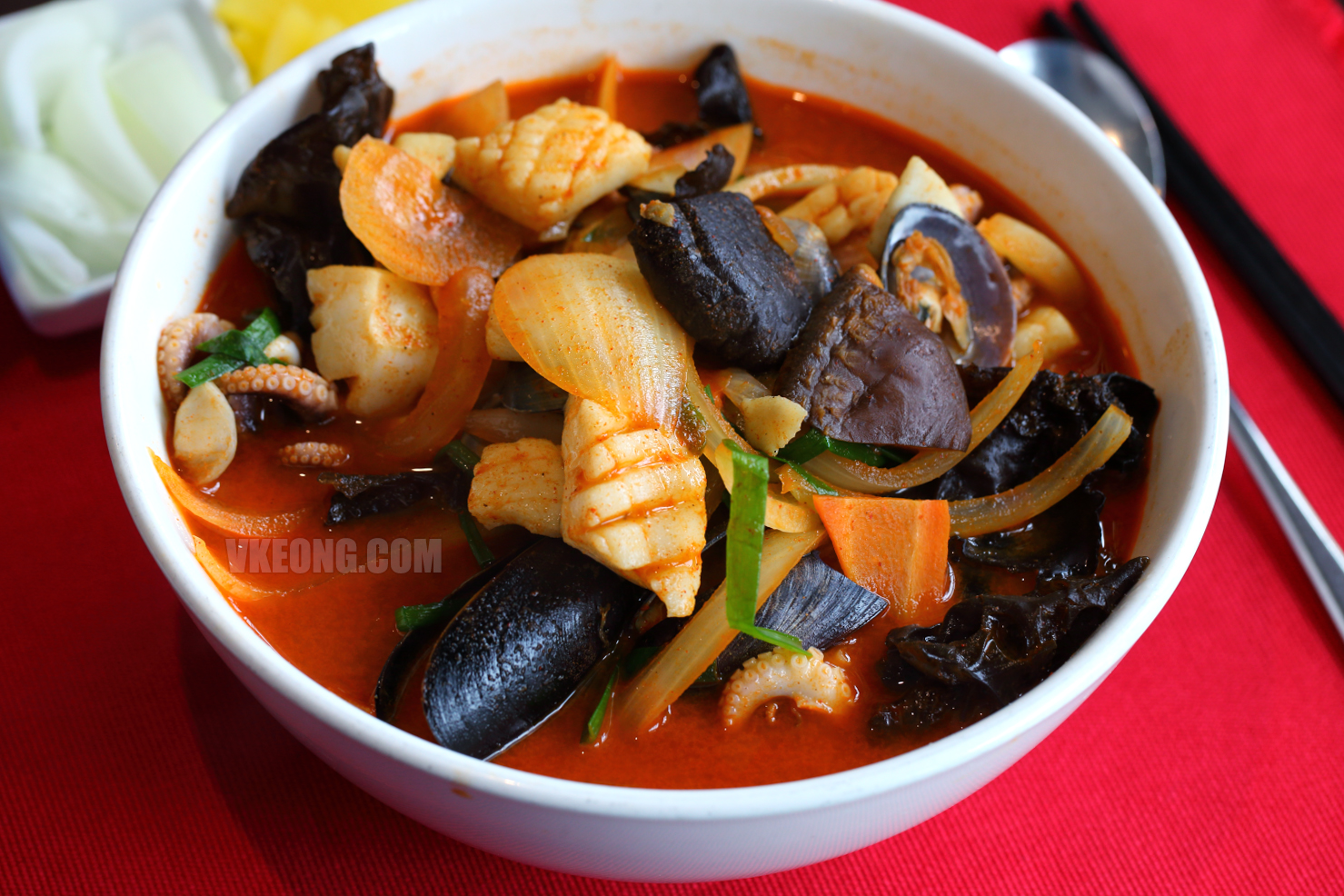 Buldojang-Spicy-Seafood-Noodle