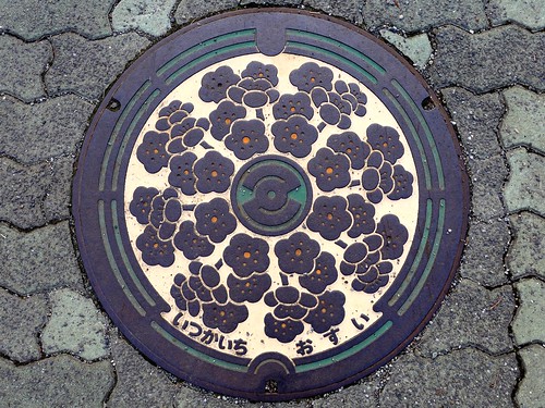 Itsukaichi Tokyo, manhole cover （東京都五日市町のマンホール）