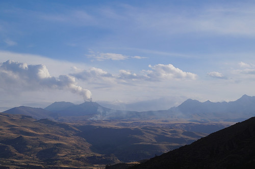 14-162 Vulkaan Sabancaya  met rook