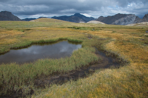 queyras paysage montagne lac nuages herbes eau reflet alpes france septembre