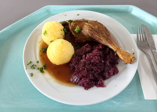 Duck leg with red cabbage & dumplings / Entenkeule mit Blaukraut & Klößen