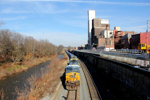 kentohio csxinkentohio csx csxtrains csxnewcastlesubdivision csxlocomotives csxmotivepower intermodaltrains csxintermodaltrains cuyahogariver