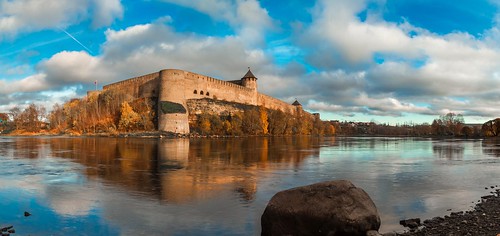 landscape landscapes river fortress castle castles water reflection old sky cloud clouds season autumn fall panorama
