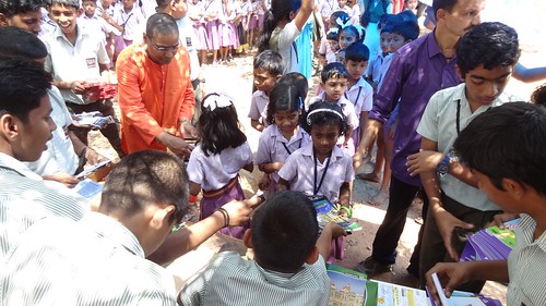 kalady floodrelief school reliefwork ramakrishnamission