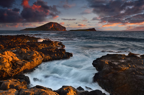 makapuubeach oahu hawaii sunrise landscape seascape ocean pacific sky clouds rockycoast water color light nikon