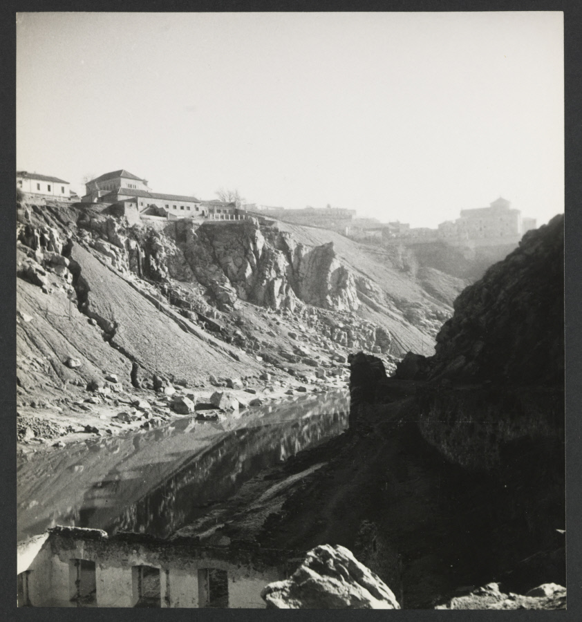 El Tajo y Roca Tarpeya. Fotografía de Yvonne Chevalier en 1949 © Roger Viollet