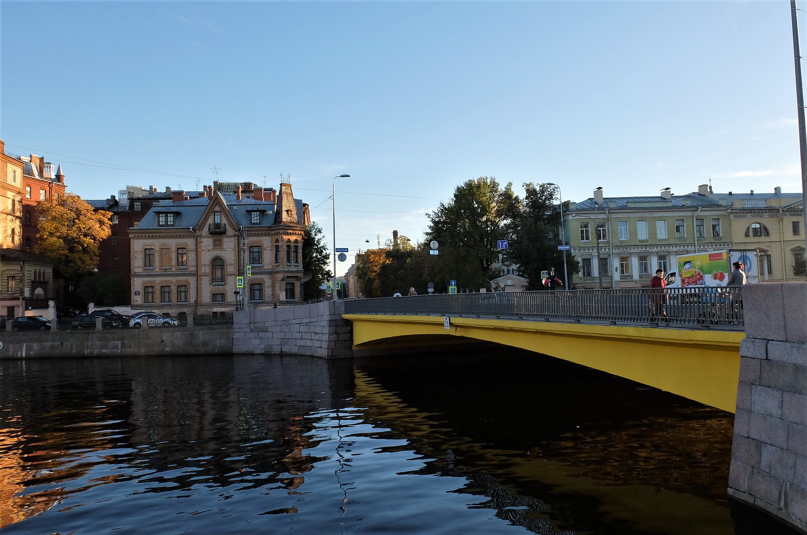 Желтый мост в Санкт-Петербурге
