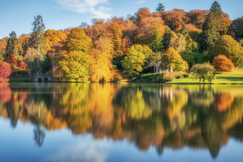 stourhead nationaltrust lake lakes autumn autumnal reflection reflections trees colour colours landscape landscapes landscapephotography canon efs1585mmisusm eos eos80d longexposure longexposures longexposurephotography