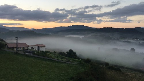 arrieta bizkaia basquecountry euskadi paisvasco sunrise amanecer goizaldean clouds haze sky weather iphonese
