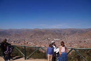 10-047 Uitzicht op Cusco met Peruaanse familie