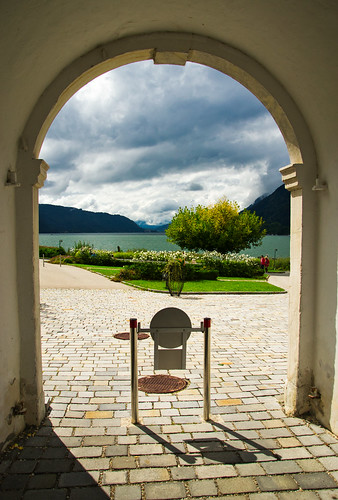 arch archway convent monastery ossiach carinthia kärnten austria österreich architecture history landscape lake water view grass green sky cloud cloudy sunlight cobbled pavement nikond3100 september