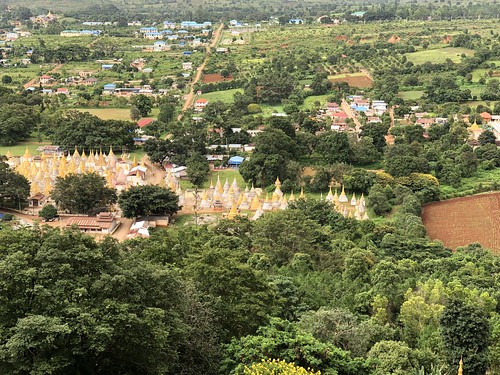 Pindaya con Bagan en el horizonte - Myanmar, Camboya y Laos: la ruta de los mil templos (29)