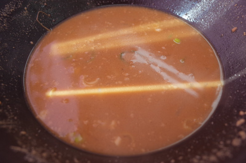 日暮里中国手打拉麺馬賊みそラーメンのスープ