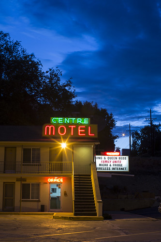nv nevada roadtrip elko motel bluehour longexposure nightphotography npy