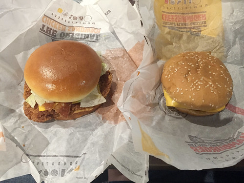 Crispy Chicken & Cheeseburger - Burger King - Puerto Plata