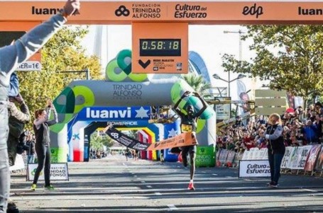 Keňan Kiptum zlepšil ve Valencii světový rekord