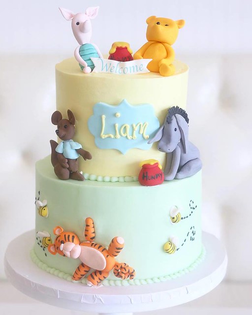 Winnie the Pooh Cake by Rise Cupcakes